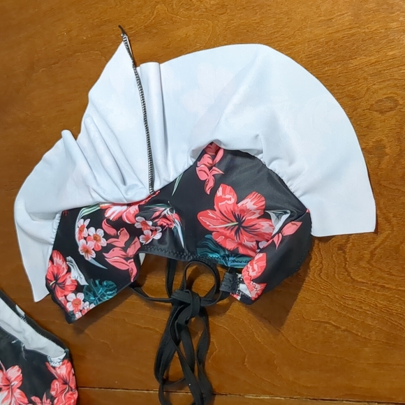 donated -🌺 Floral Print Bikini Set Black Medium - Picture 9 of 12